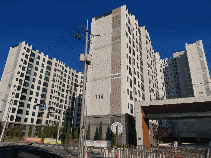 대상물건이 속한 114동 전경