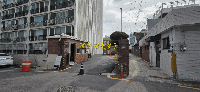 북동측 정문 진출입구 전경