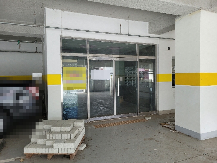 본건 아파트 공동출입구