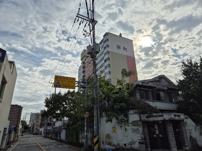 건물 2(나) 주변