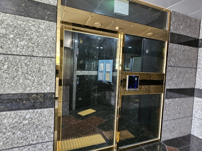 1층 공동출입구 전경