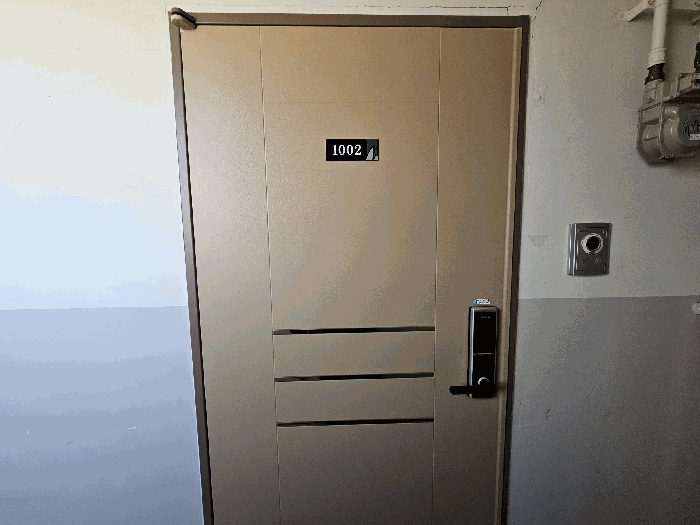 기호18 출입문 전경