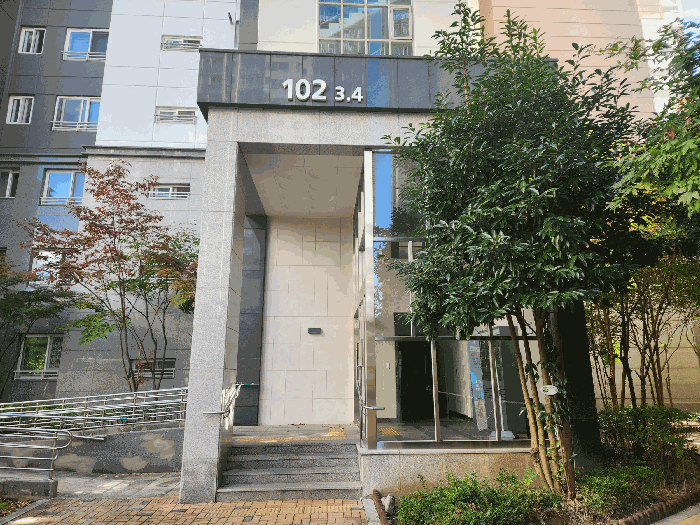 출입 라인 - 북서측