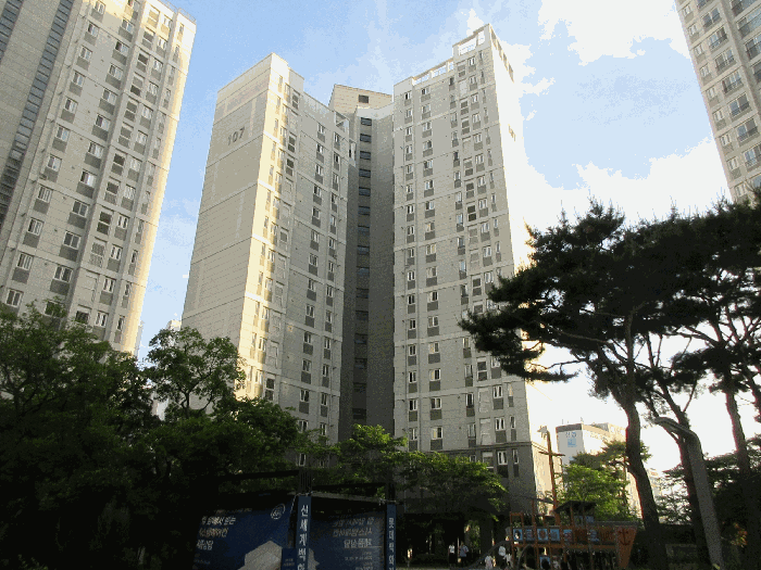 본건