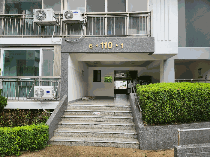 출입 라인 - 동측