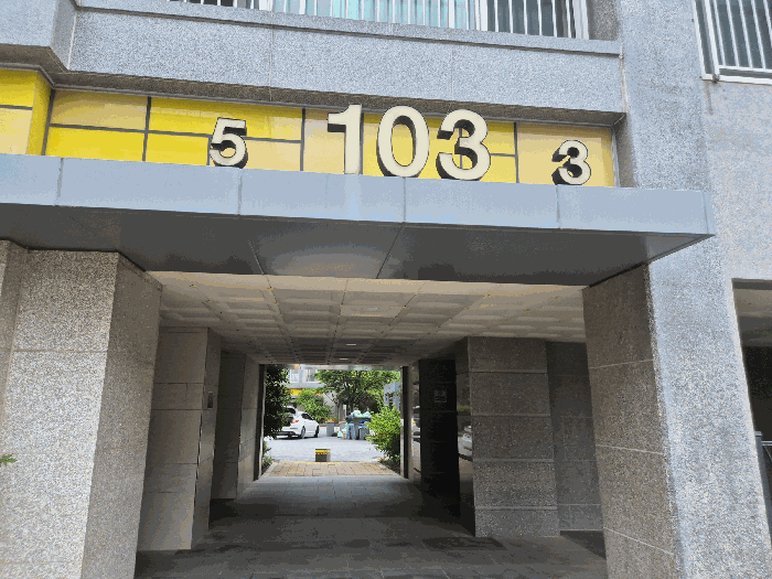 본건 출입구