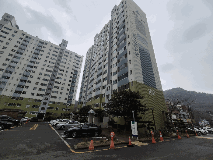 본건