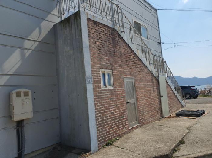 부동산표시 1번지상 제시외 건물(화장실)전경