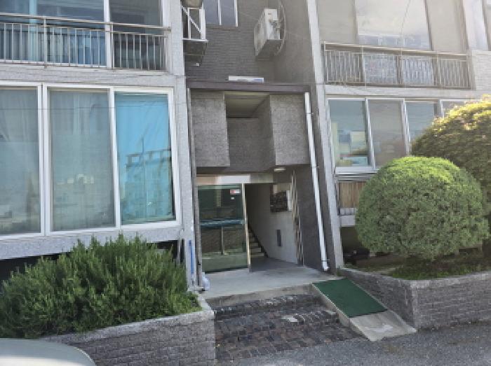 본건 부동산 출입구 전경