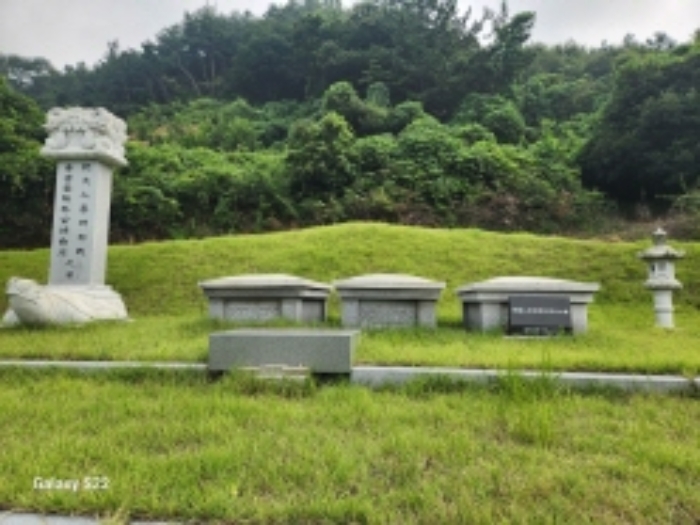 본건 1 지상에 소재한 분묘
