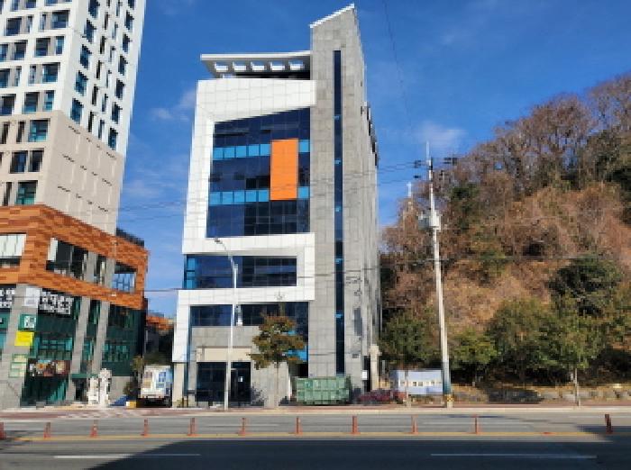 본건
