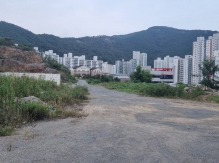본건 7항 도로의 전경