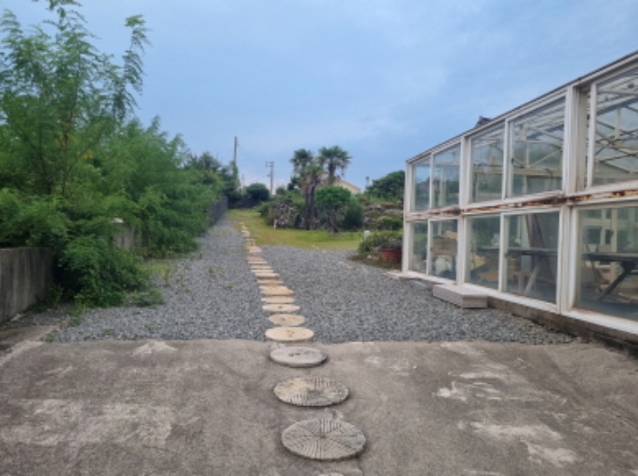 본건 20항 전경 (본건 19항 남동측 경계의 진입구간과 연결됨)