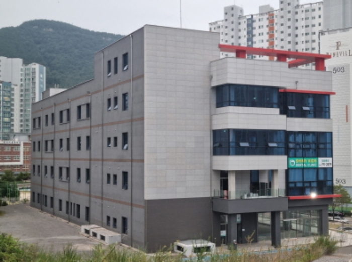 본건 22-28항 사동로149 상가건물의 남서측 모습 (건물뒤편)