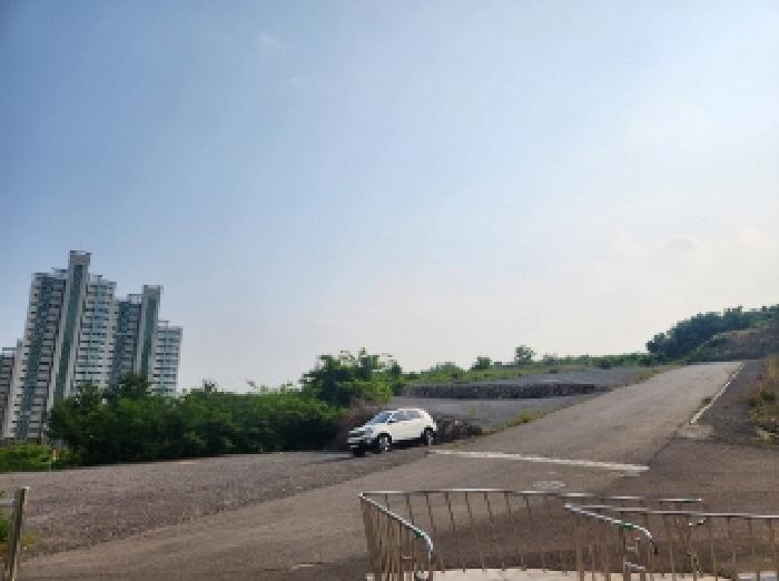 본건 30, 부동산 전경