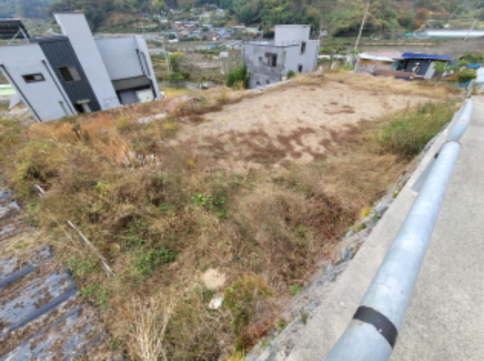 물건4번, 전경으로 나대지 상태임.