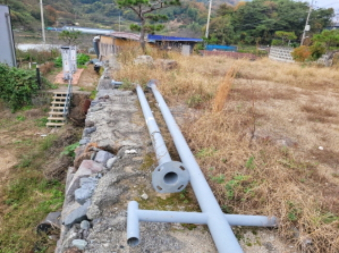 물건6번, 전경으로 나대지 및 석죽 경계석부분임.