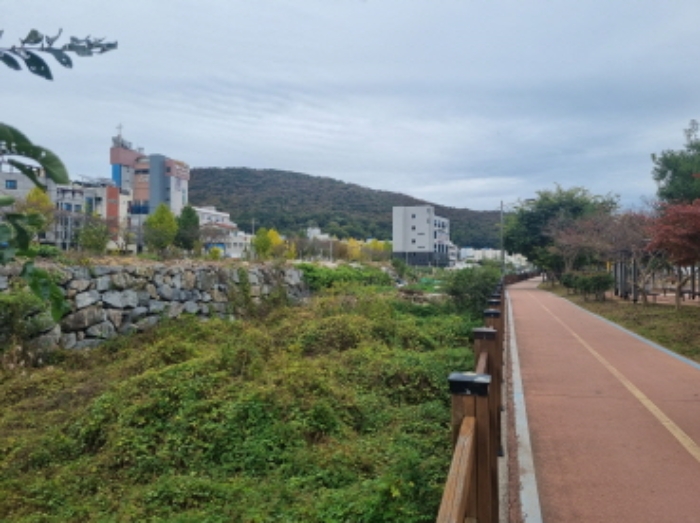 본건 남측 경계 및 전경