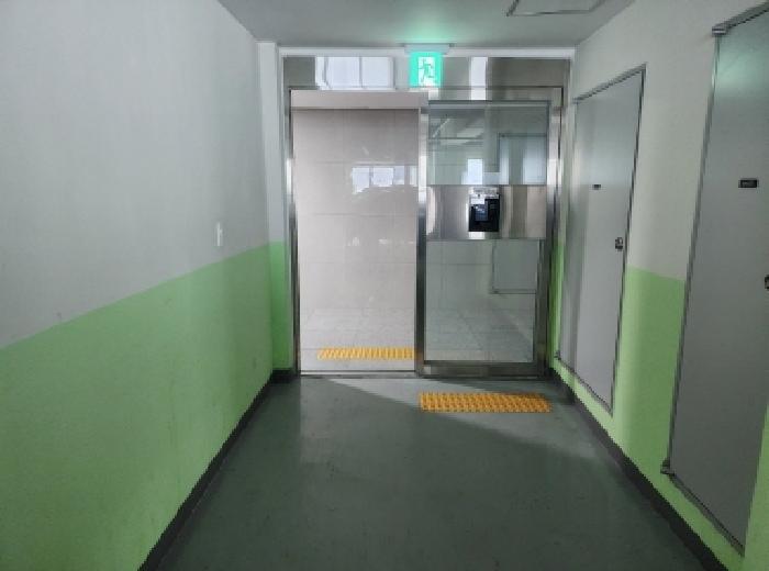 본건 1 전경-출입구