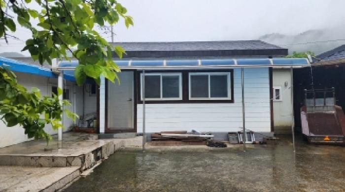 본건3. 지상 제시외 조립식 아스팔트슁글지붕 단층주택(ㄱ)