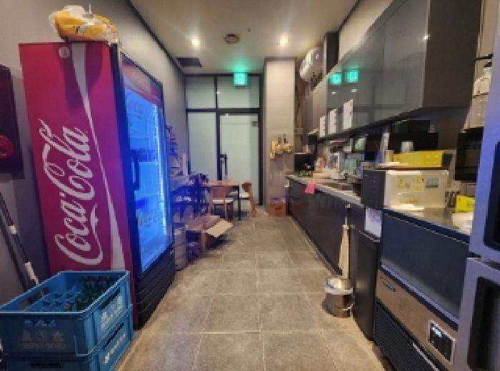 본건 4번 내부(주방 겸 그늘집) 전경