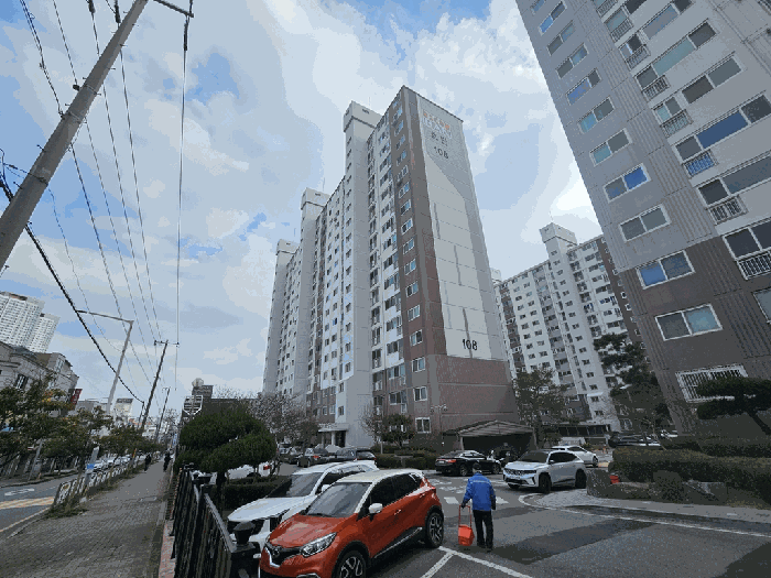 본건 108동 전경