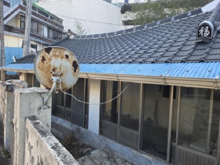 본건 부동산의 도로쪽에서 안쪽을 바라본 모습