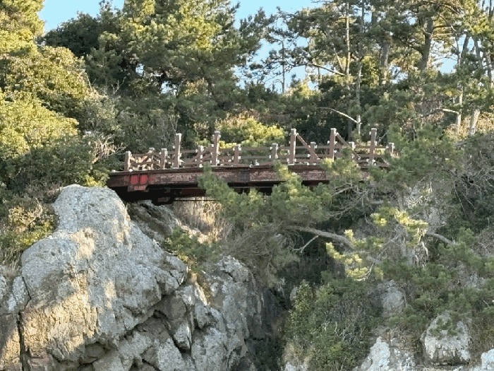 본건 지상의 구조물