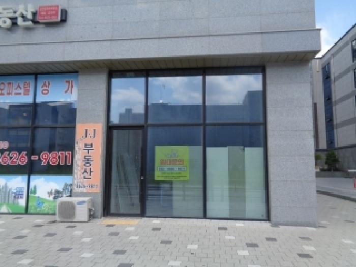 1038호 - 정면 출입문