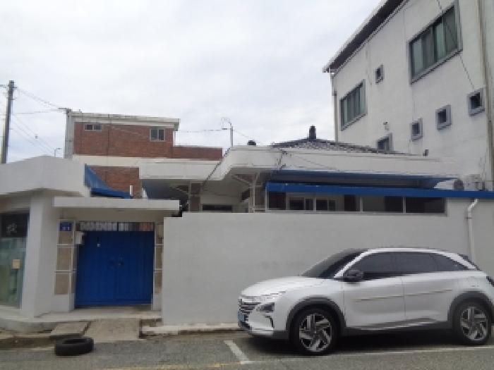 대지 및 주택 전경