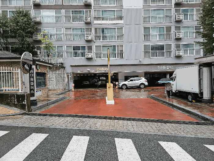 아파트단지 주 출입구