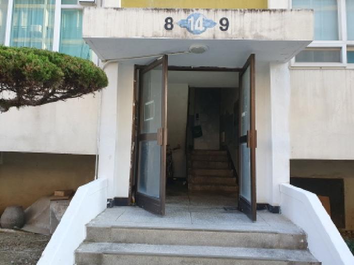 14동 8-9라인 공동 출입문