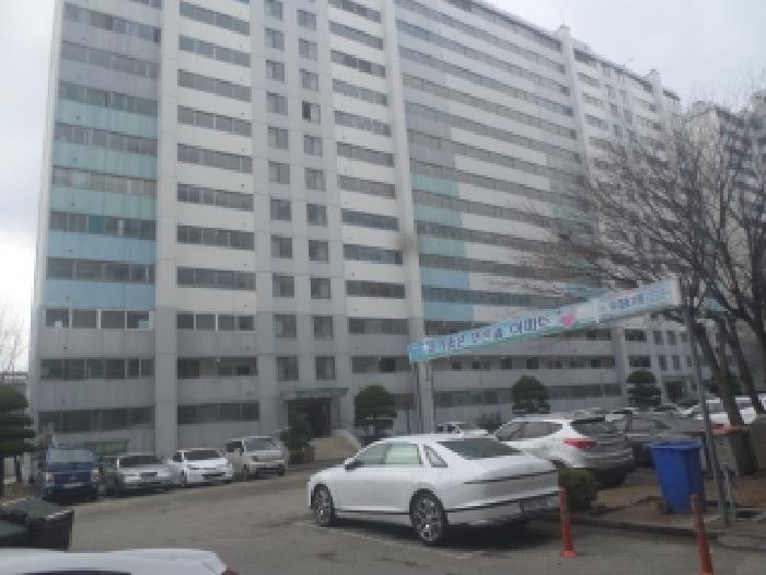 본건 건물이 소재하는 1동건물의 전경