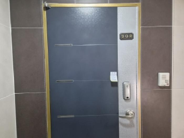 목록2. 3층 세대 출입문(301~304호)