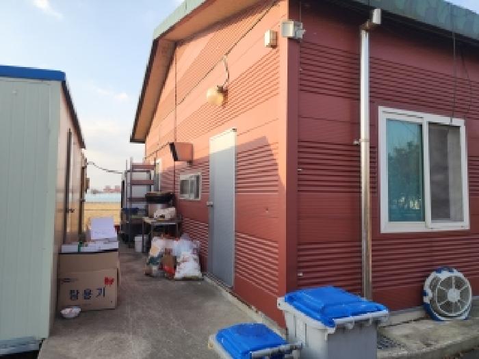토지 및 제시외 건물 전경