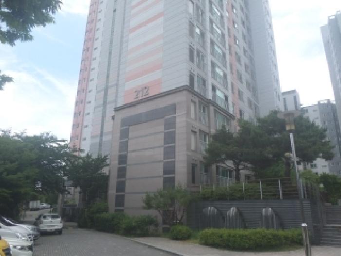 본건 건물이 소재하는 1동건물의 전경