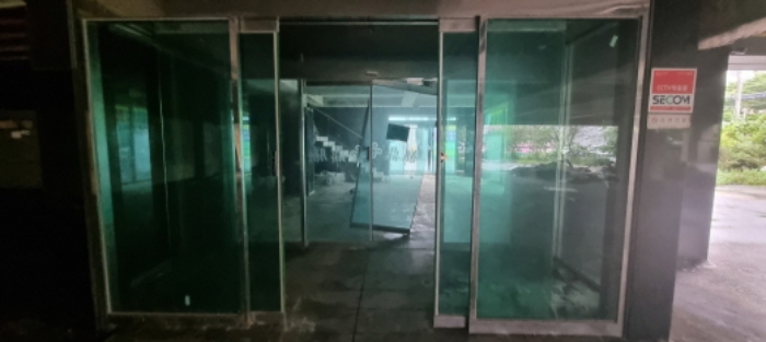 기호2 : 출입문 전경