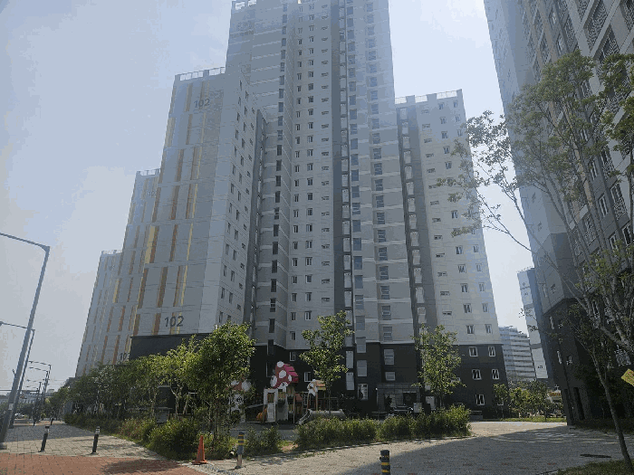 본건 102동 전경