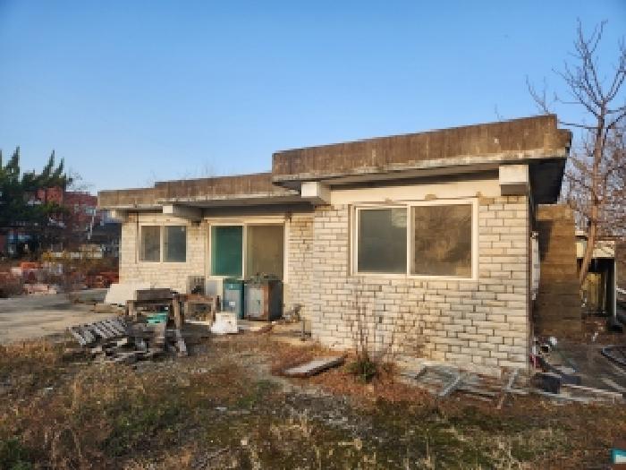 부동산표시 제3호 : 제시외 주택