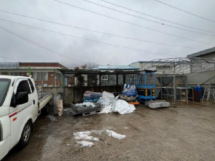 목록 제3호 지상의 제시외 양철지붕 창고