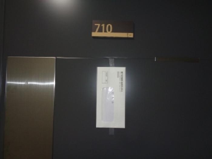 - 본 호(제주시 중앙로 164, 뜰애오피스텔) 7층 710호 출입문 안내문 부착