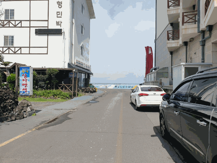 주위환경 - 남동측 접면도로
