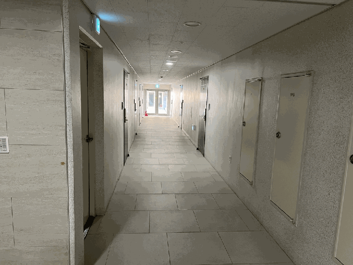 일련번호 6)~15) 복도 전경