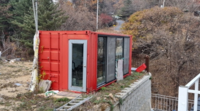 제시외 건물 5.(산 위쪽부터 아래쪽으로 부여)