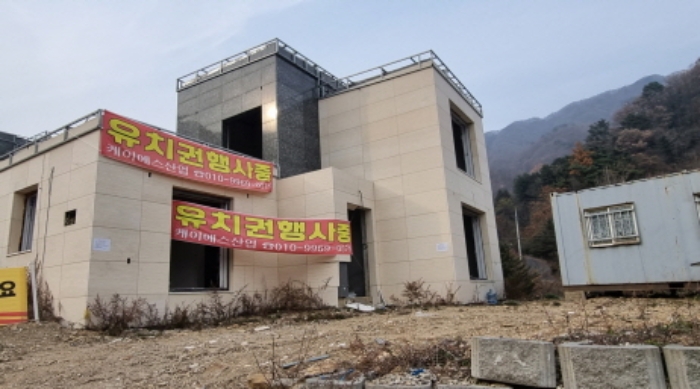 제시외 건물 8.(산 아래쪽부터 위쪽으로 부여)