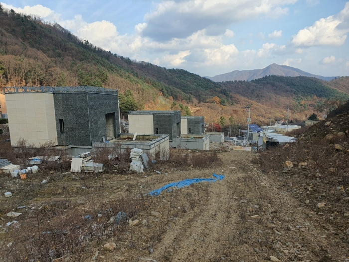 본건 전경(본건 토지 서측 끝부분에서 촬영)