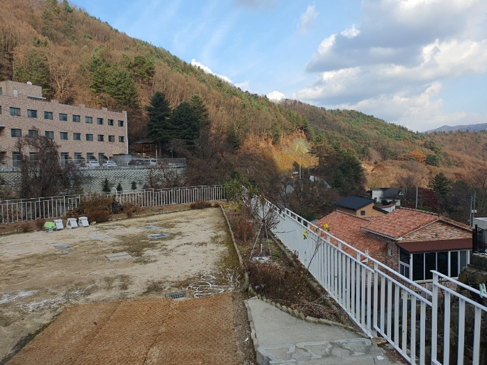 본건 토지 동측 끝단부분