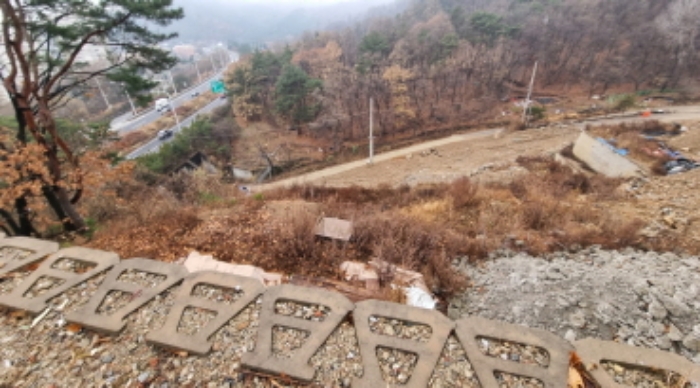 목록 2. 토지(위쪽 축대에서 아래쪽을 본 모습)
