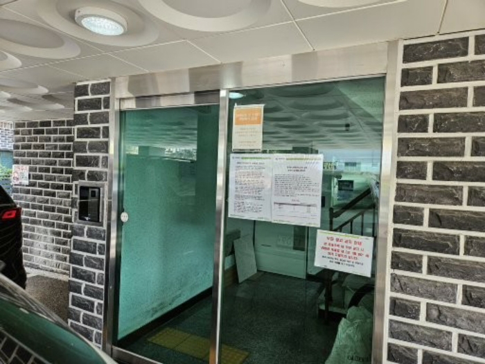 출입구 전경