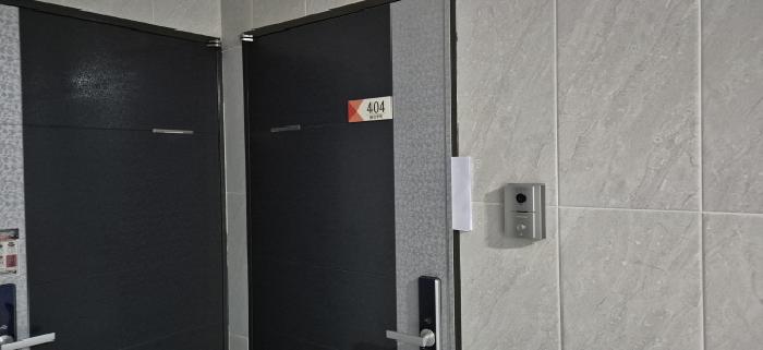 404호 현관